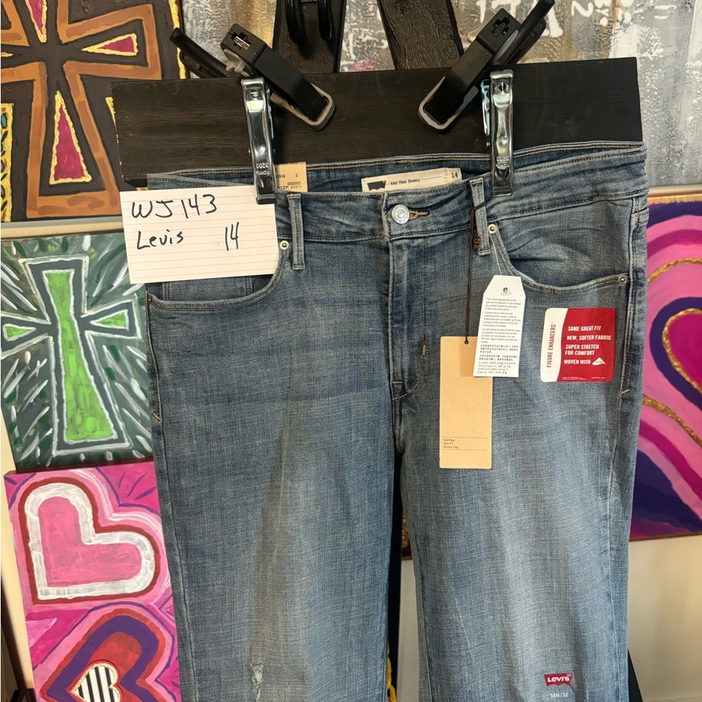 Levi's Classic Blue Straight Leg Women's mid rise skinny Mom Jeans - Picture 15 of 16